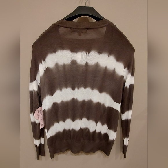 NWT Olive Combo V-Neck Lightweight Sweater - Picture 2 of 7